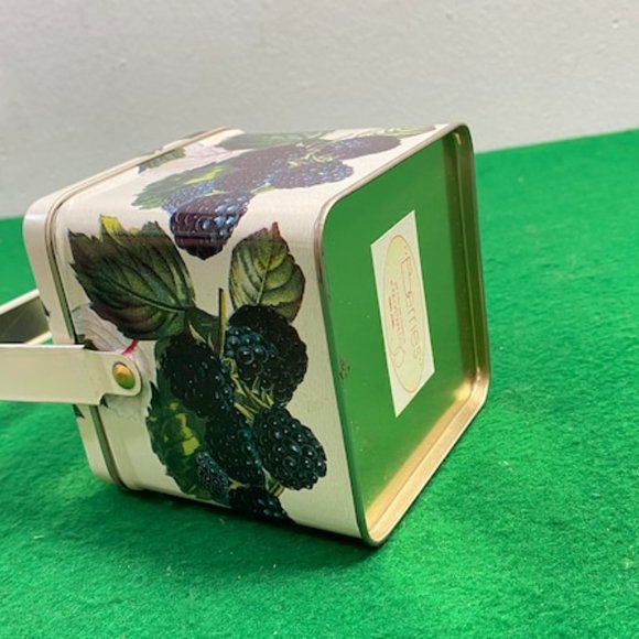 Vintage Tin Jewelry Box with Key, Storage Keepsake Box, Trinket Box, Ring Box, H - Picture 10 of 11